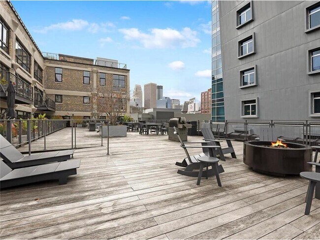Building Photo - 525 N 3rd St