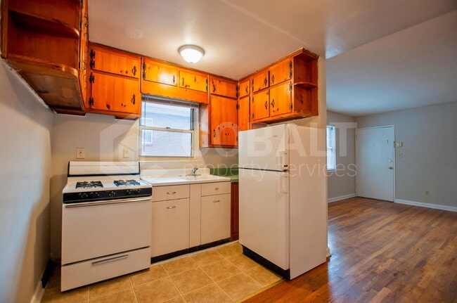 Building Photo - 944 St Charles Ave NE