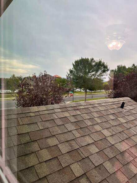 Building Photo - 1110 Sutton Dr