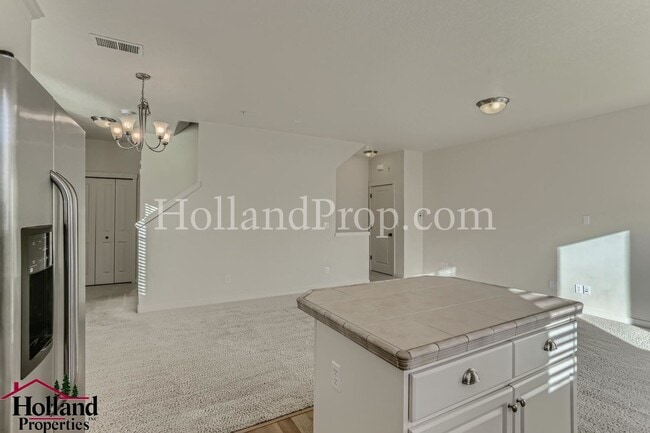 Building Photo - 838 NE Wheelock Pl