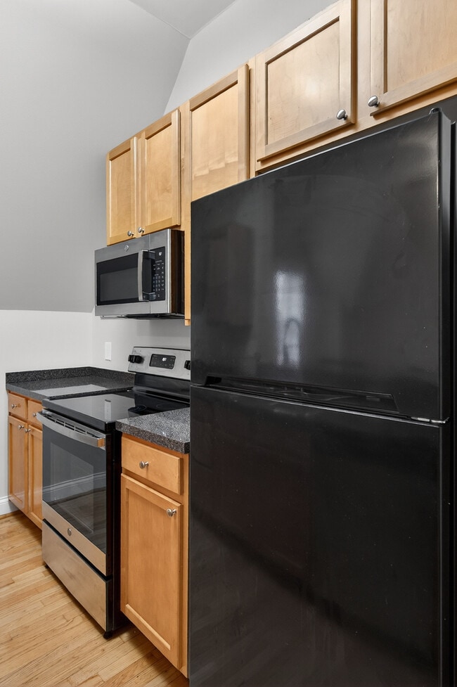 Building Photo - 2151 Fulton Ave