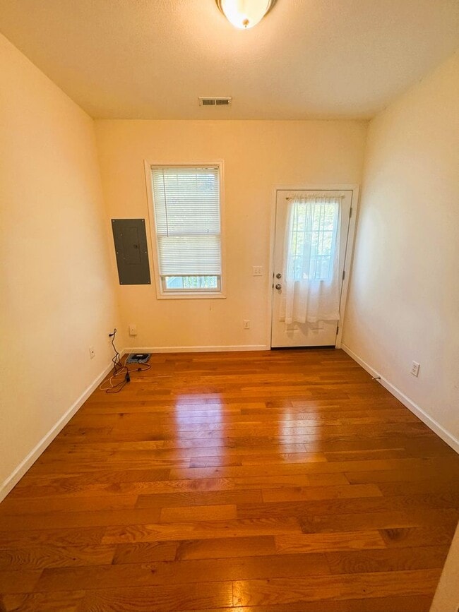 Building Photo - Comfortable One Level  Living
