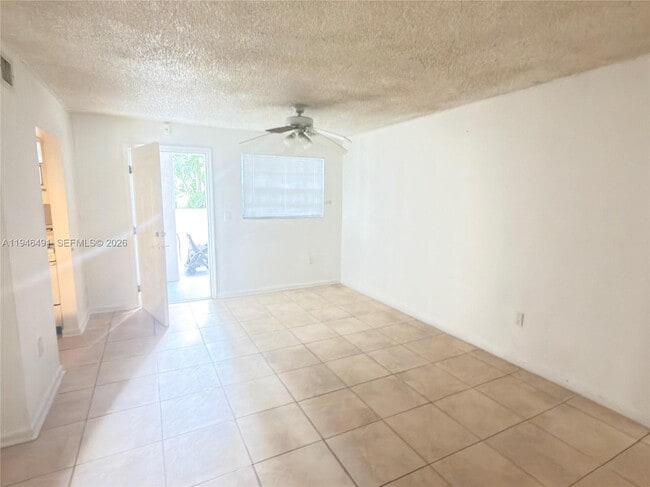 Building Photo - 2000 Biarritz Dr