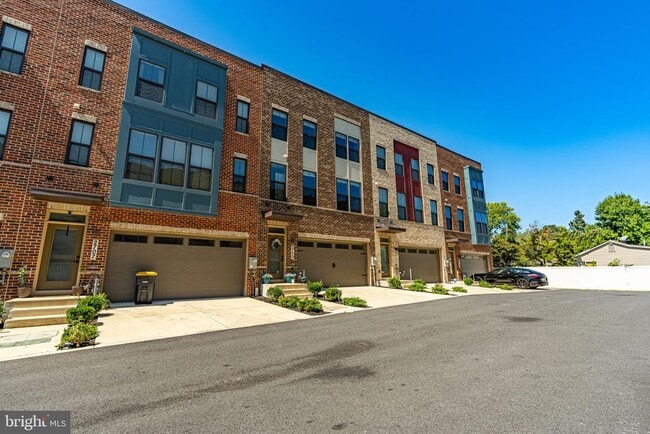 Building Photo - 2705 Evansgreen Dr