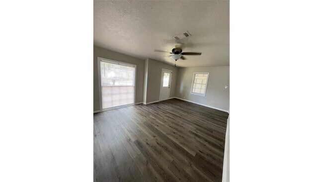 Building Photo - 606 Marshall St