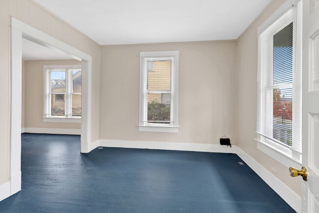 Building Photo - $1,000 Grocery Store Gift Card! 4 Bedroom, 1 bathroom Home in the York neighborhood for Rent!