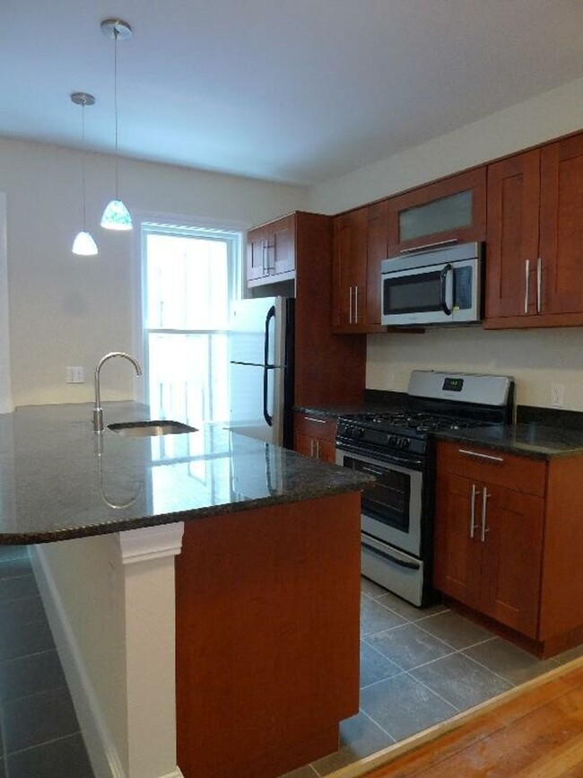 Primary Photo - Fully Renovated Large Apartment in Mission...