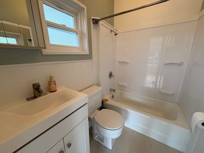 Building Photo - Charming Three Bed West Seattle Vintage Home Near Lincoln Park and Puget Sound!