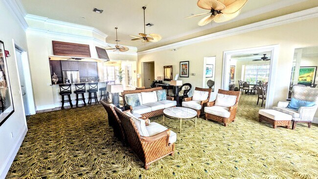 Building Photo - Annual Turnkey 3/3 penthouse on waterfront in Osprey