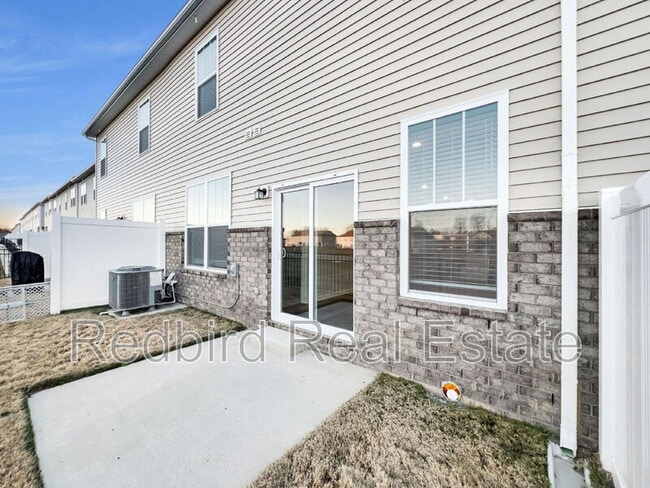 Building Photo - 1611 Manuka Ln