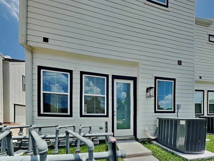 Building Photo - 9902 Clark Rd