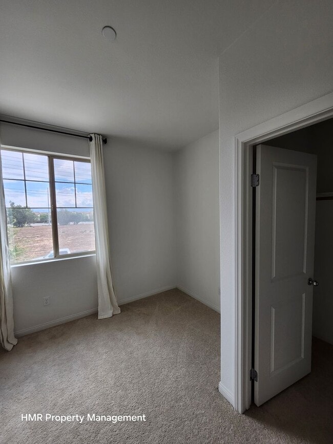 Building Photo - Beautiful two story 5 bedroom in ontario R...