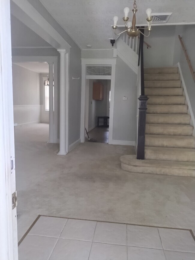 Building Photo - 408 Lyndhurst St