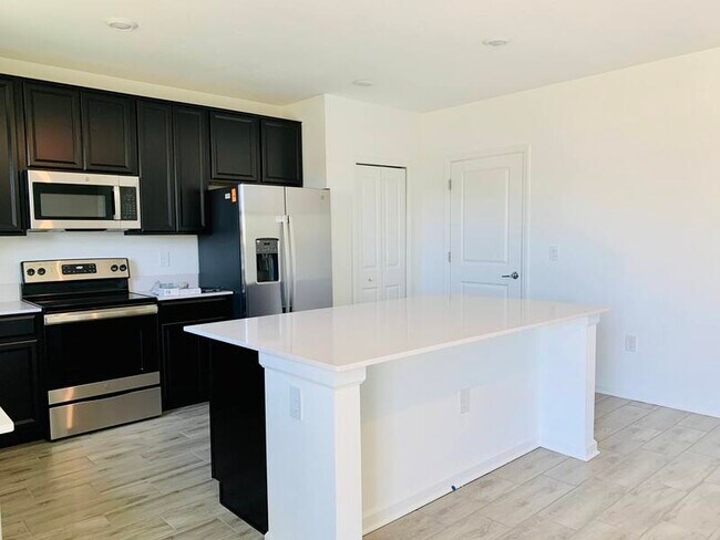 Building Photo - 843 Grant St