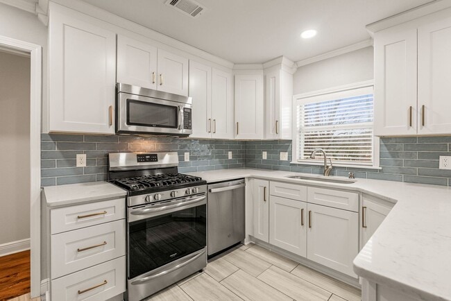 Building Photo - 2420 Durwood-