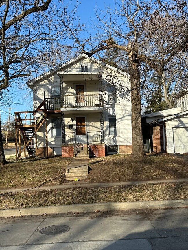 Building Photo - 203 N Lincoln Ave