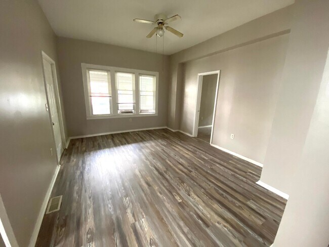 Building Photo - 434 Crawford St SE