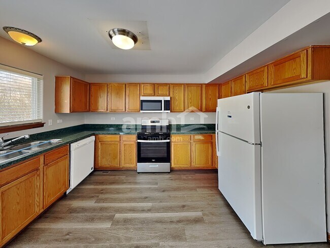 Building Photo - 3707 Flowermeadow St