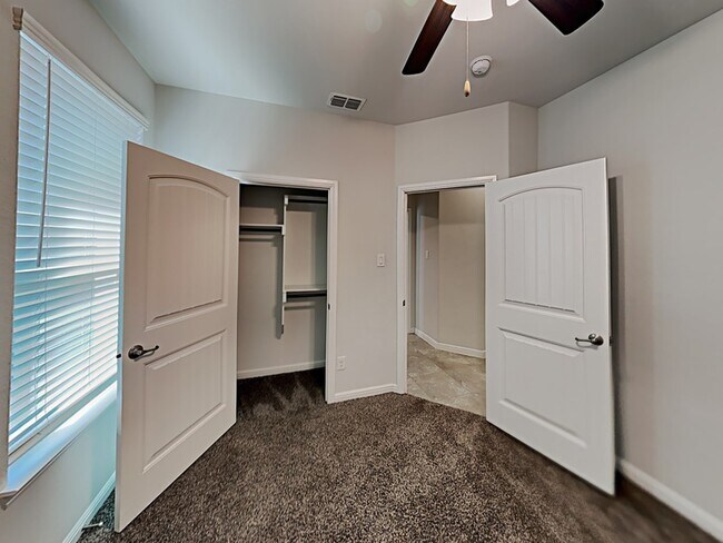 Building Photo - 9113 Golden Hollow Ln