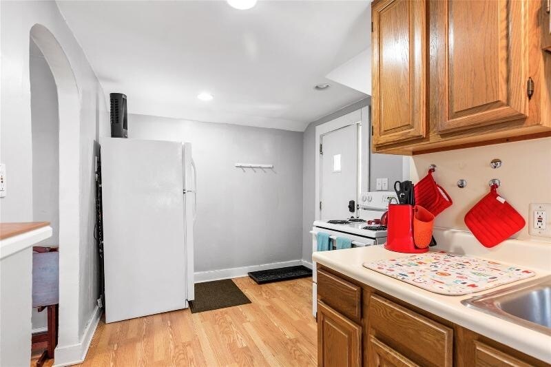 Building Photo - 939 E 3rd St