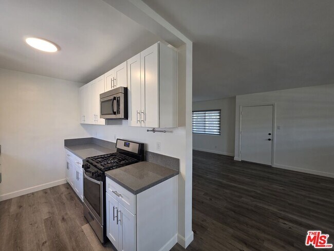 Building Photo - 10734 Palms Blvd