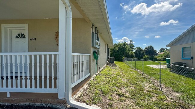 Primary Photo - 6944 Rosemont Dr