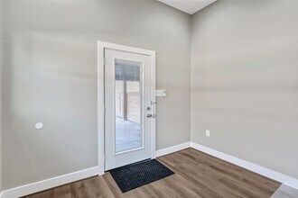 Building Photo - 430 N Hutcheson St