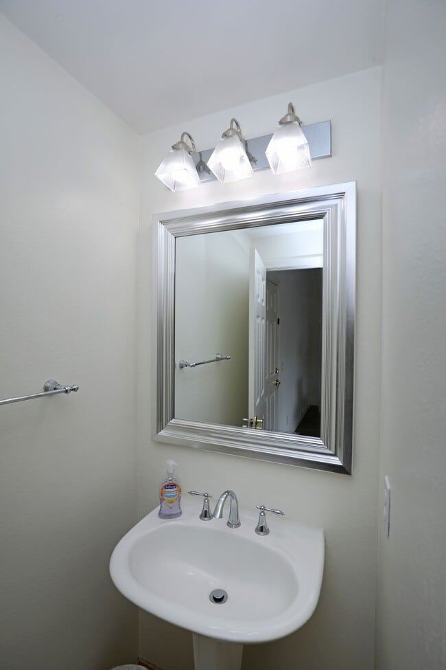 Building Photo - 543 Fireside Ln