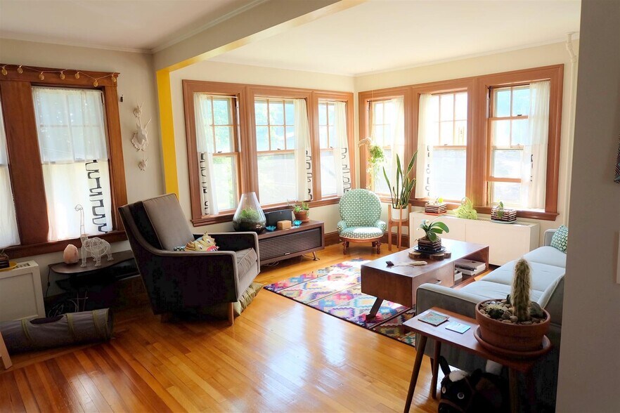 Building Photo - 63 Saunders St