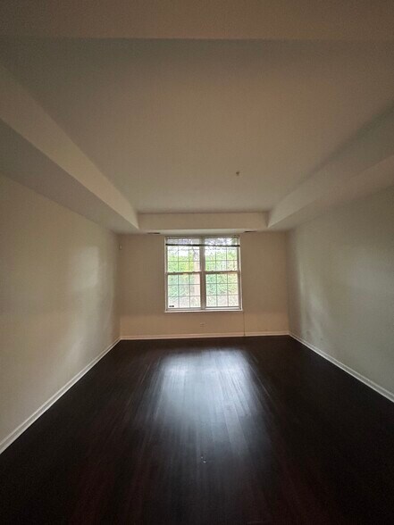 Building Photo - 2375 Chelsea Rd