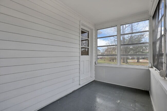 Building Photo - Elegant College Avenue Residence in a Prime Columbus Location