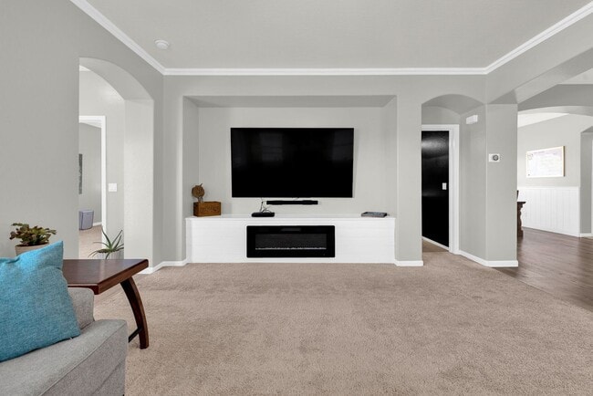 Building Photo - Stylish Home with Loft, Den, Great Room & ...