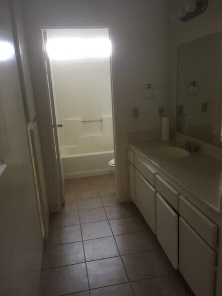 Building Photo - 13929 Doty Ave