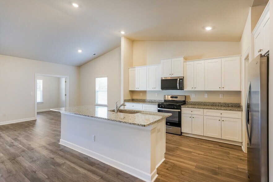 Building Photo - 3451 Quintana Dr