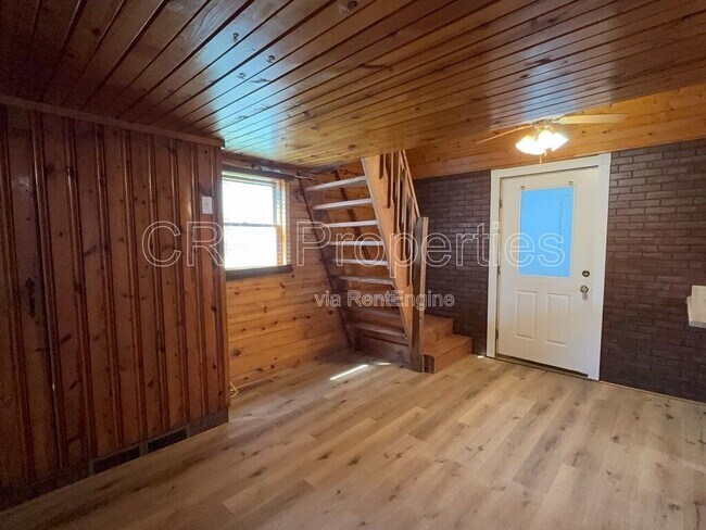 Building Photo - 1824 N Jay St