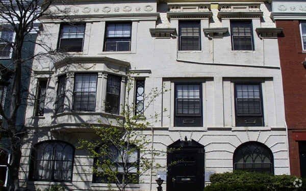 Building Photo - 132-134 E St SE