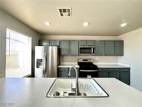 Building Photo - 2119 Tierra Del Verde St