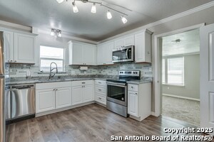 Building Photo - 479 S Sycamore Ave