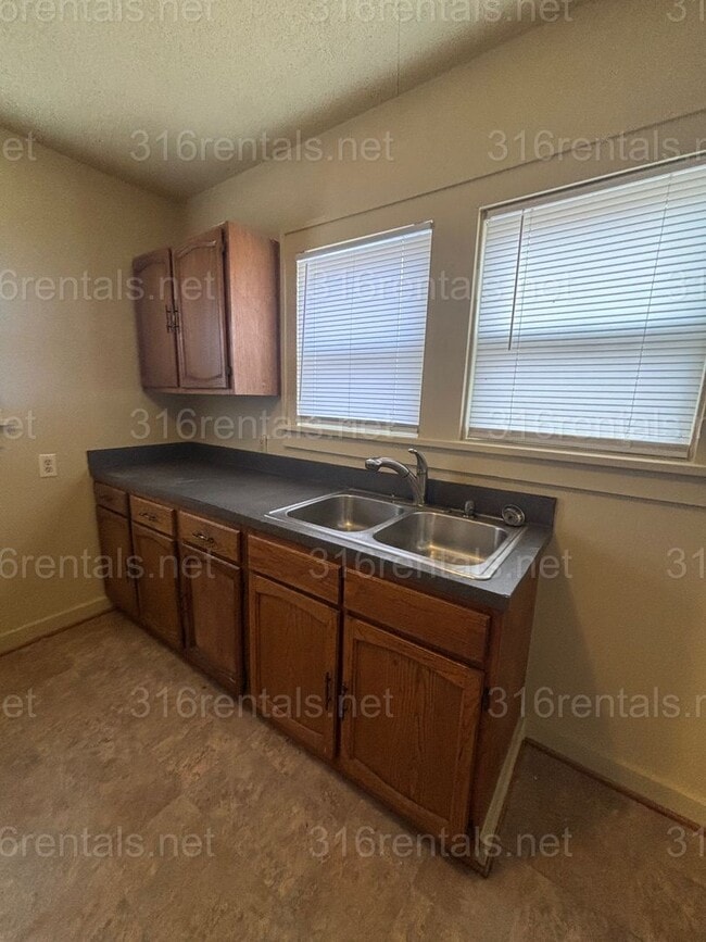 Building Photo - Two bed one bath available NOW!