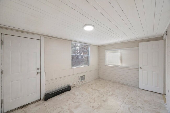 Building Photo - REDUCED  $25 App Fee  3bdrm/1bath home with large yard ** Section 8 OK *** $1795.00** Move in by ...