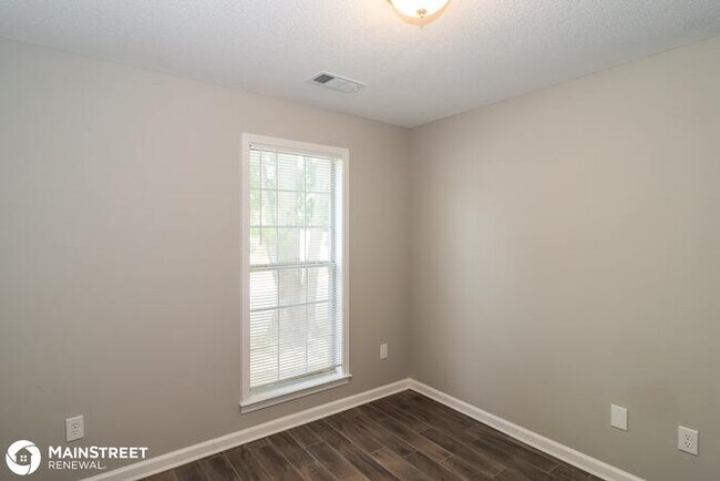 Building Photo - 2403 Lake Garden Dr, Memphis, TN 38134