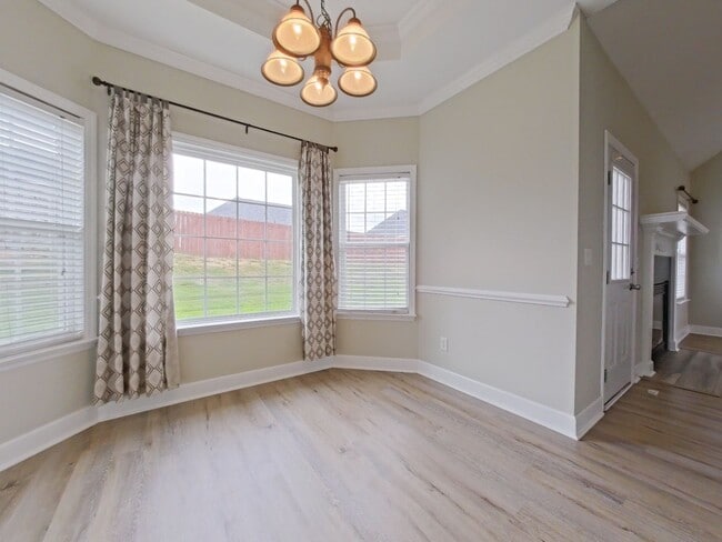 Building Photo - 4858 Somerset Dr