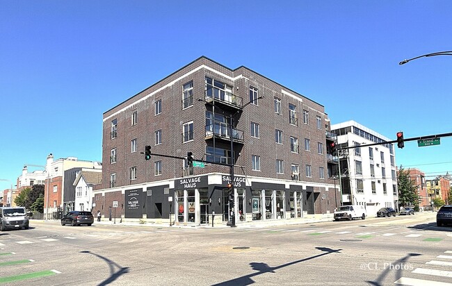 Primary Photo - 500 N Damen Ave