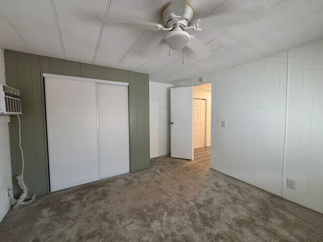 Building Photo - 1 BR 1Ba with enclosed Porch/Patio, fenced yard, RV Parking