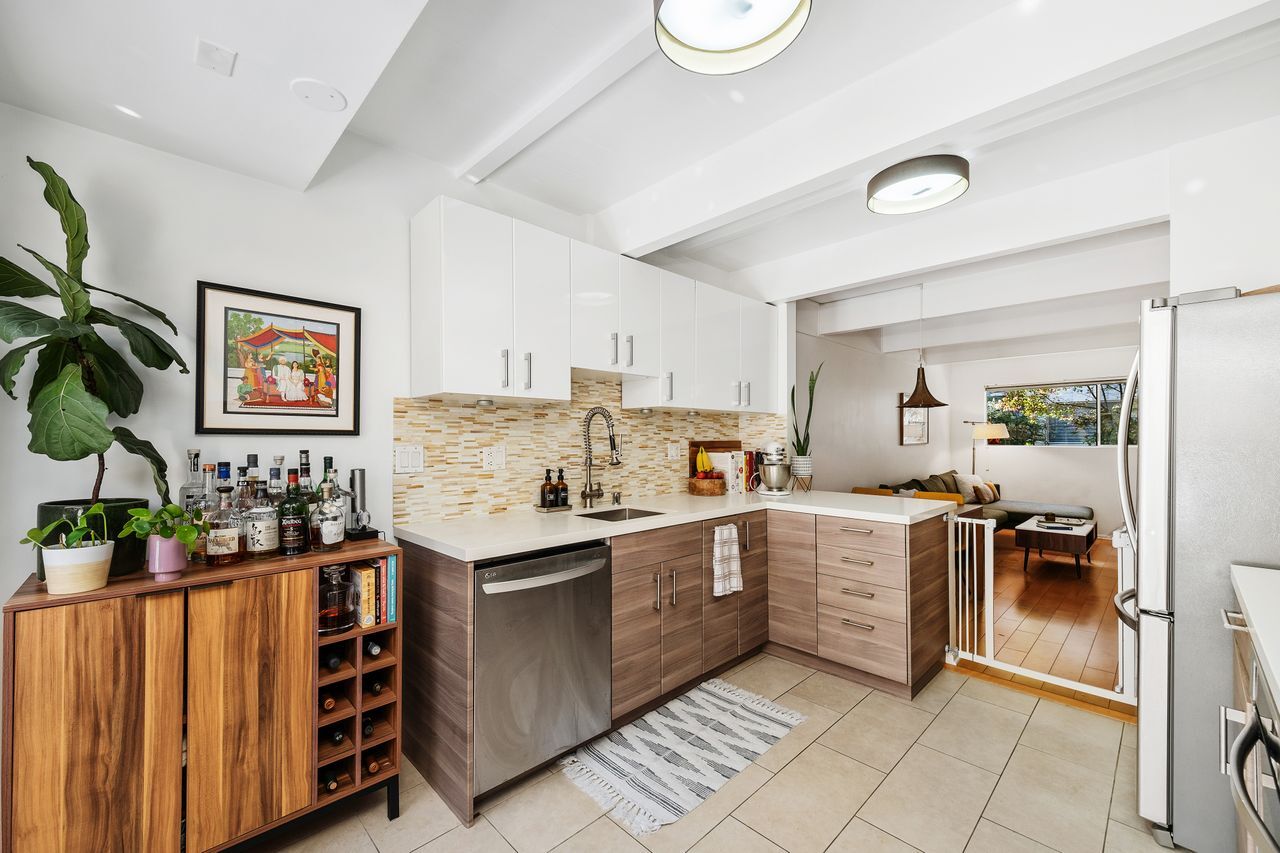 Building Photo - 4040 Grand View Blvd