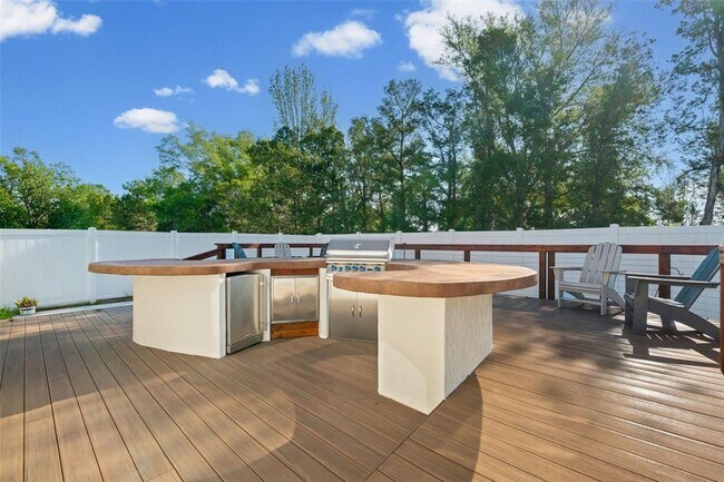 Building Photo - 14330 Tree Swallow Way