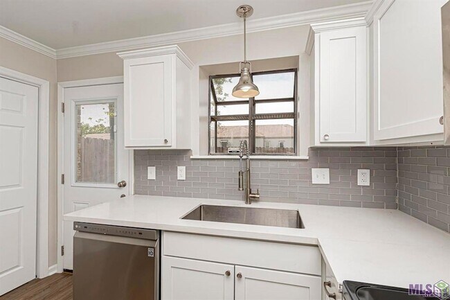 Building Photo - 9506 Jefferson Hwy