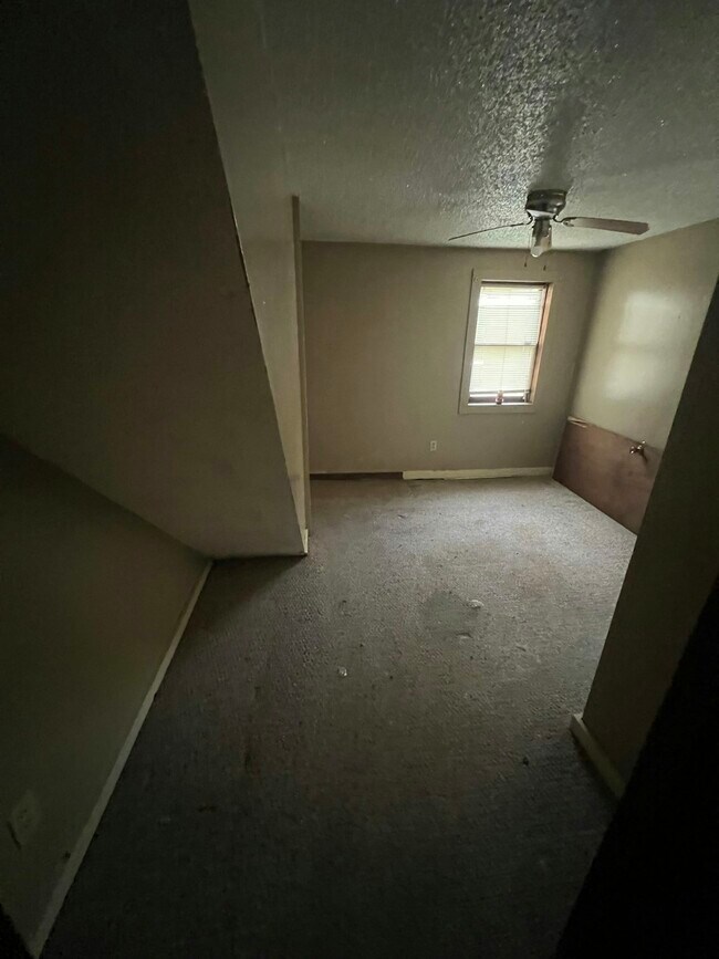 Building Photo - 403 E Division St