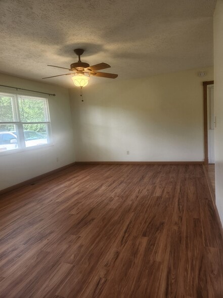 Living room - 1605 Woodrow Dr