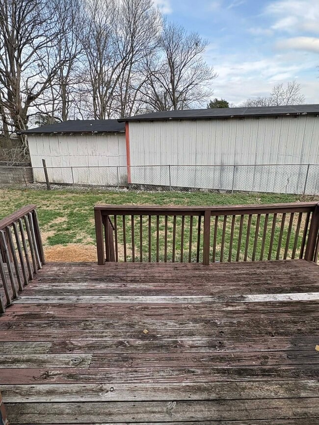 Building Photo - 594 Lost Cir